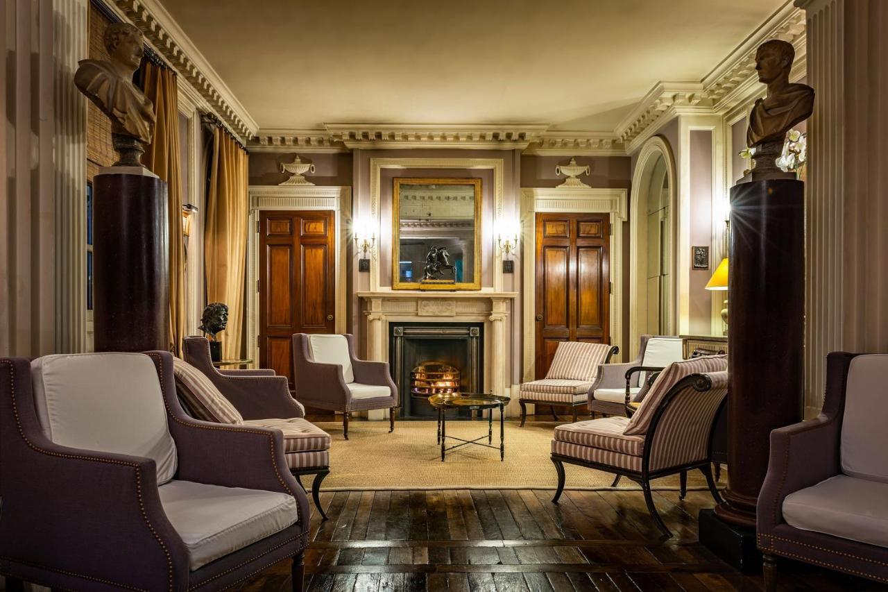 Le Dokhan's Arc De Triomphe, A Tribute Portfolio