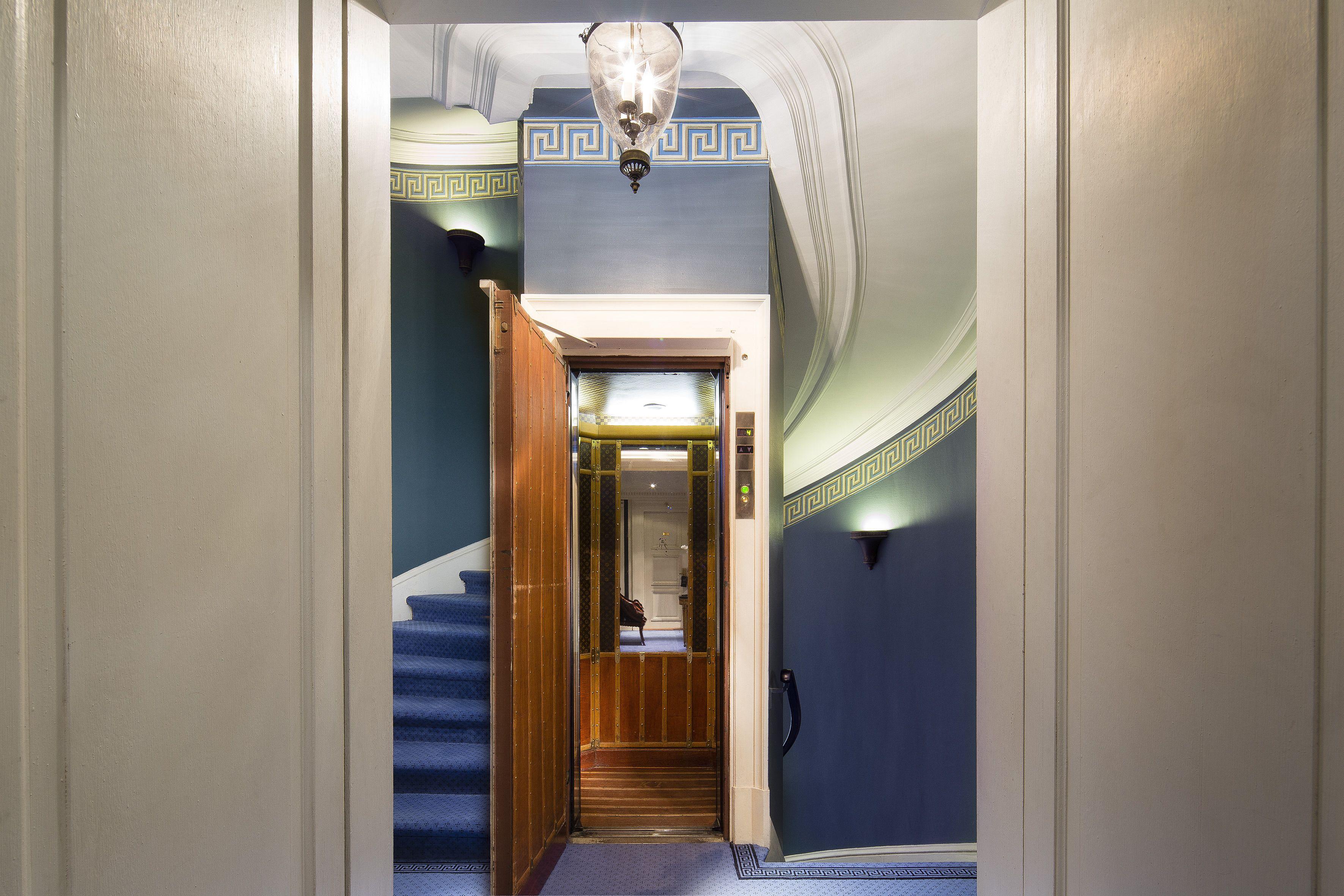 Hotel Le Dokhan's Arc De Triomphe, A Tribute Portfolio