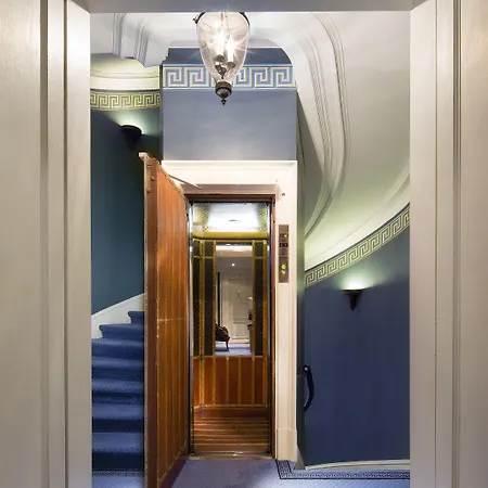 Hotel Le Dokhan's Arc De Triomphe, A Tribute Portfolio