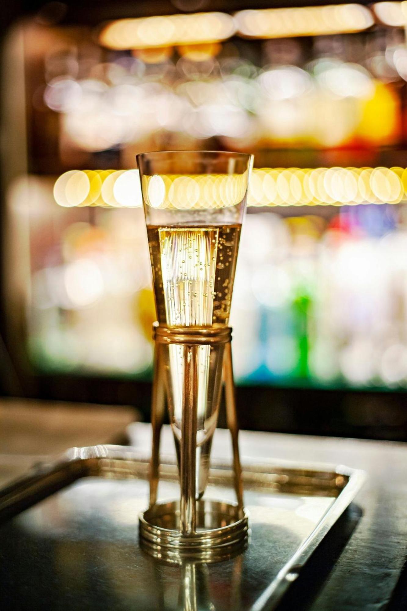 Hotel Le Dokhan's Arc De Triomphe, A Tribute Portfolio